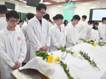 球盟会QMH(中国)官方网站
基础医学院开展无语体师海葬活动